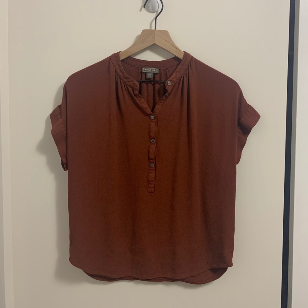 Women’s rust colored blouse